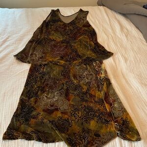 URU one size Velvet 2 piece, in excellent shape, so stunning.